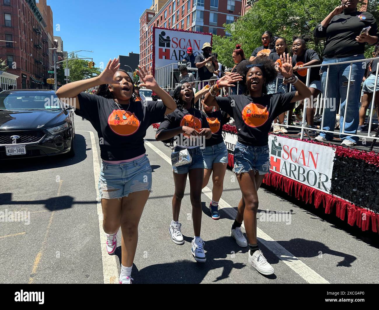 New York, N.Y. - 15 juin 2024 : participants à la 31e édition annuelle de Harlem Junetenth Celebration Parade, organisée par Masjid Malcom Shabazz. Junetenth est un jour férié commémorant la fin de l'esclavage aux États-Unis le 19 juin 1865, lorsque le major-général Gordon Granger ordonna l'application définitive de la Proclamation d'émancipation au Texas à la fin de la guerre de Sécession. Banque D'Images