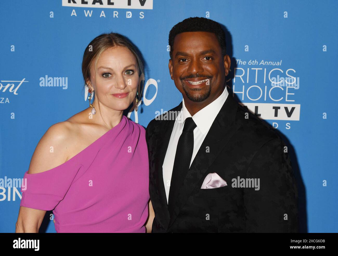 LOS ANGELES, CALIFORNIE - 15 JUIN : (de gauche à droite) Angela Ribeiro et Alfonso Ribeiro assistent à la sixième édition annuelle des Critics Choice Real TV Awards au Fairmont Century Banque D'Images