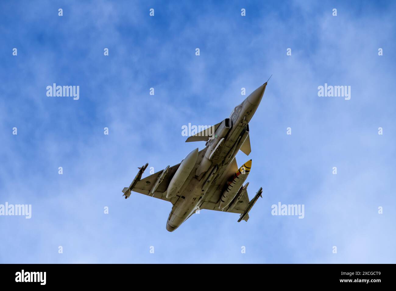 Journée dans les airs 2024 (Journée de l'air près de Plzeň) - survol de l'avion de chasse monomoteur à réaction léger de l'armée tchèque JAS-39 Gripen Banque D'Images