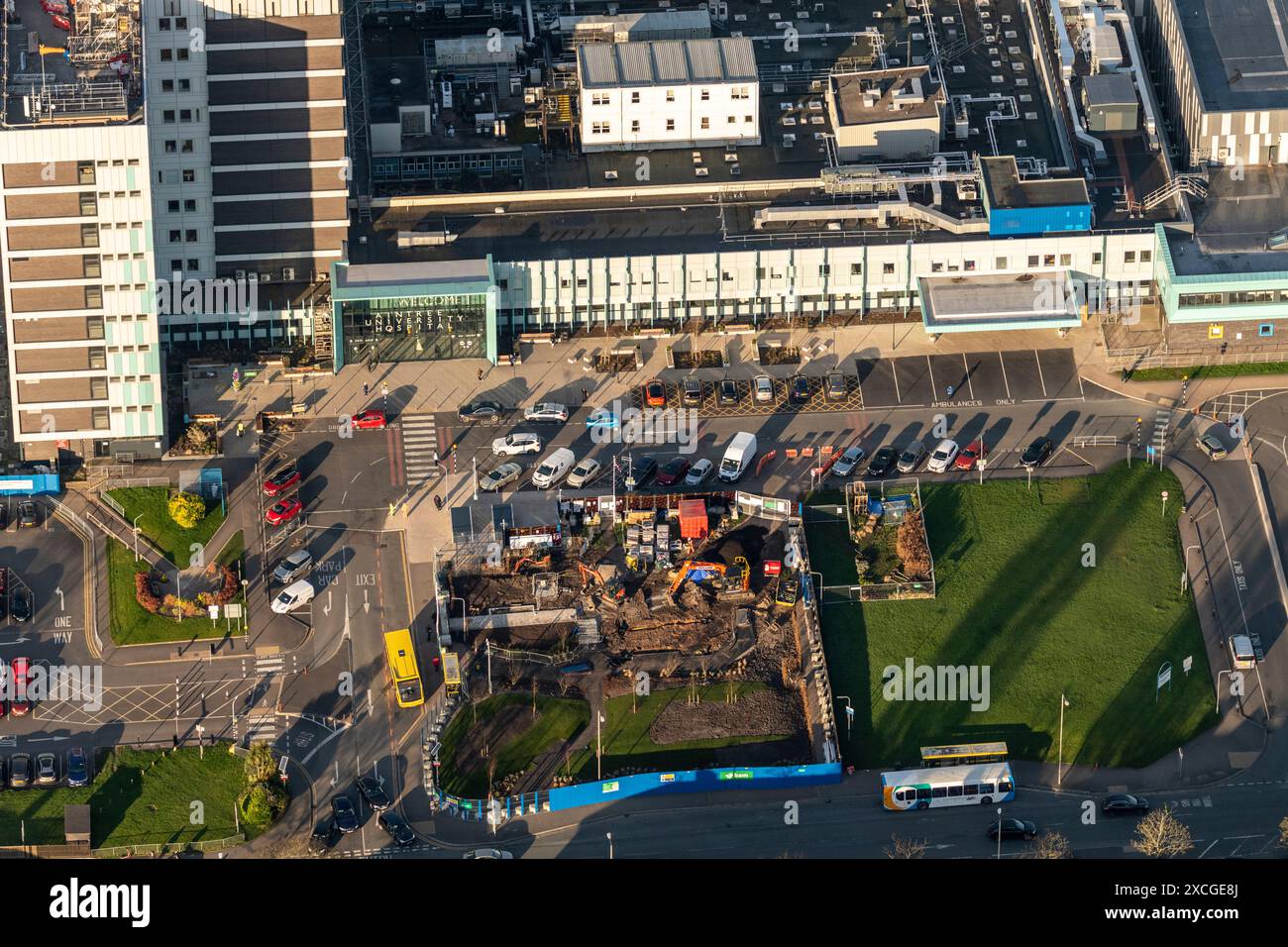 Photo aérienne de l'hôpital universitaire Liverpool Aintree de 1500 pieds montrant les travaux de construction en cours Banque D'Images