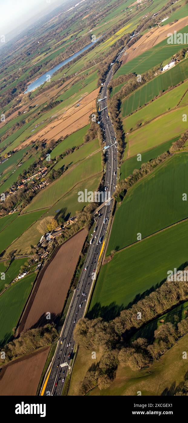 Photo aérienne de l'autoroute intelligente nouvellement achevée sur la jonction 6 à 8 de la M56 prise à 1500 pieds Banque D'Images
