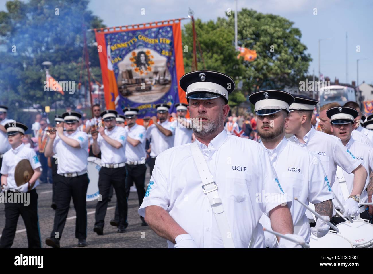 Ulster Grenadiers Flute Band leader LOL 553 Bennett's Chosen Few sur le retour de la parade Royal Landing à Carrickfergus, samedi 8 juin 2024. Banque D'Images