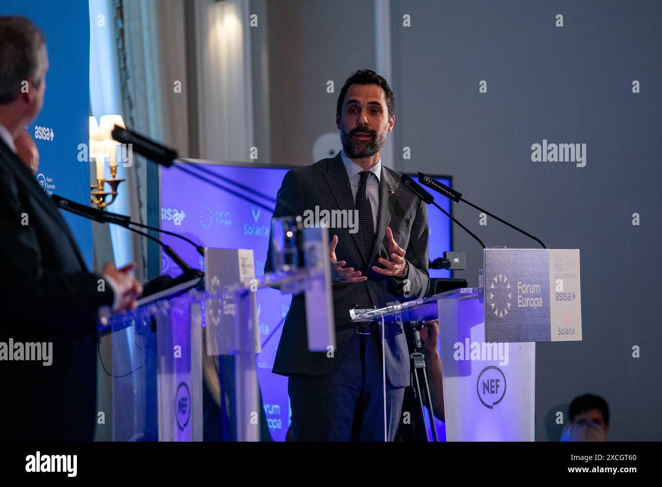 Madrid, Espagne. 17 juin 2024. Roger Torrent, ministre des Affaires et du travail par intérim de la Generalitat de Catalogne et président de la Fondation Barcelona Capital Nàutica, s’adresse aux personnes présentes lors d’un petit déjeuner informatif à Madrid. Ce matin, à l'hôtel Ritz de Madrid, la 37ème édition de l'America's Cup a été présentée. L'événement d'ouverture de la 37e America's Cup Louis Vuitton aura lieu le 22 août 2024 à Barcelone. Crédit : D. Canales Carvajal / Alamy Live News Banque D'Images