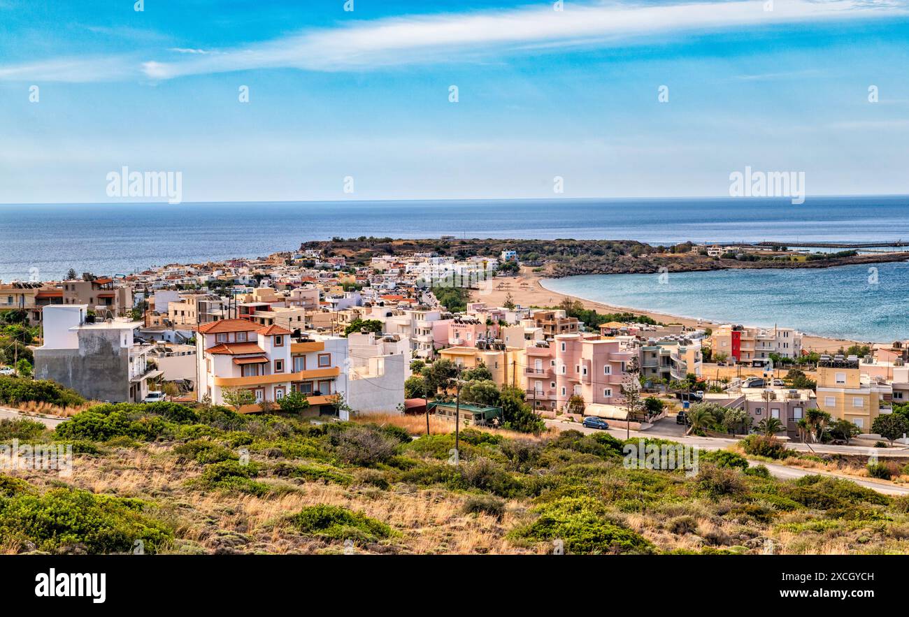 Vue générale de la station balnéaire touristique de Paleochora sur la mer de Libye, Crète occidentale, Grèce Banque D'Images