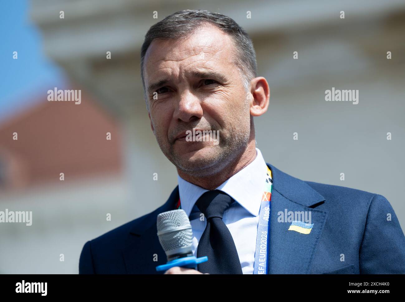 Munich, Allemagne. 17 juin 2024. Andriy Shevchenko, ancien footballeur et président de l'Association ukrainienne de football (UAF), prend la parole lors d'un rassemblement sur la Wittelsbacherplatz. Crédit : Sven Hoppe/dpa/Alamy Live News Banque D'Images