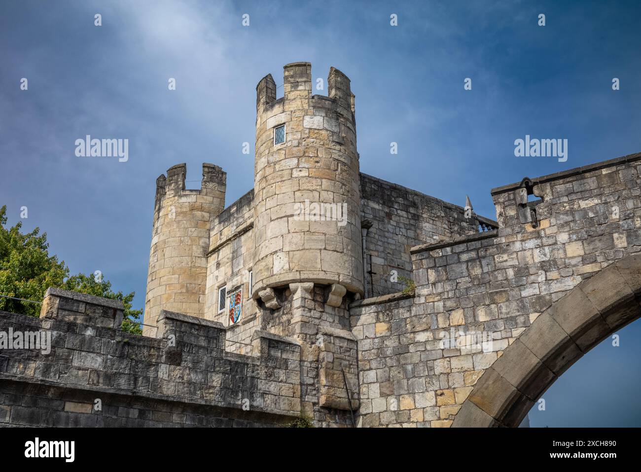 Walmgate Bar, la plus complète et la mieux conservée des quatre portes médiévales de la ville de York dans le North Yorkshire, en Angleterre. Dates jusqu'au 12 Banque D'Images