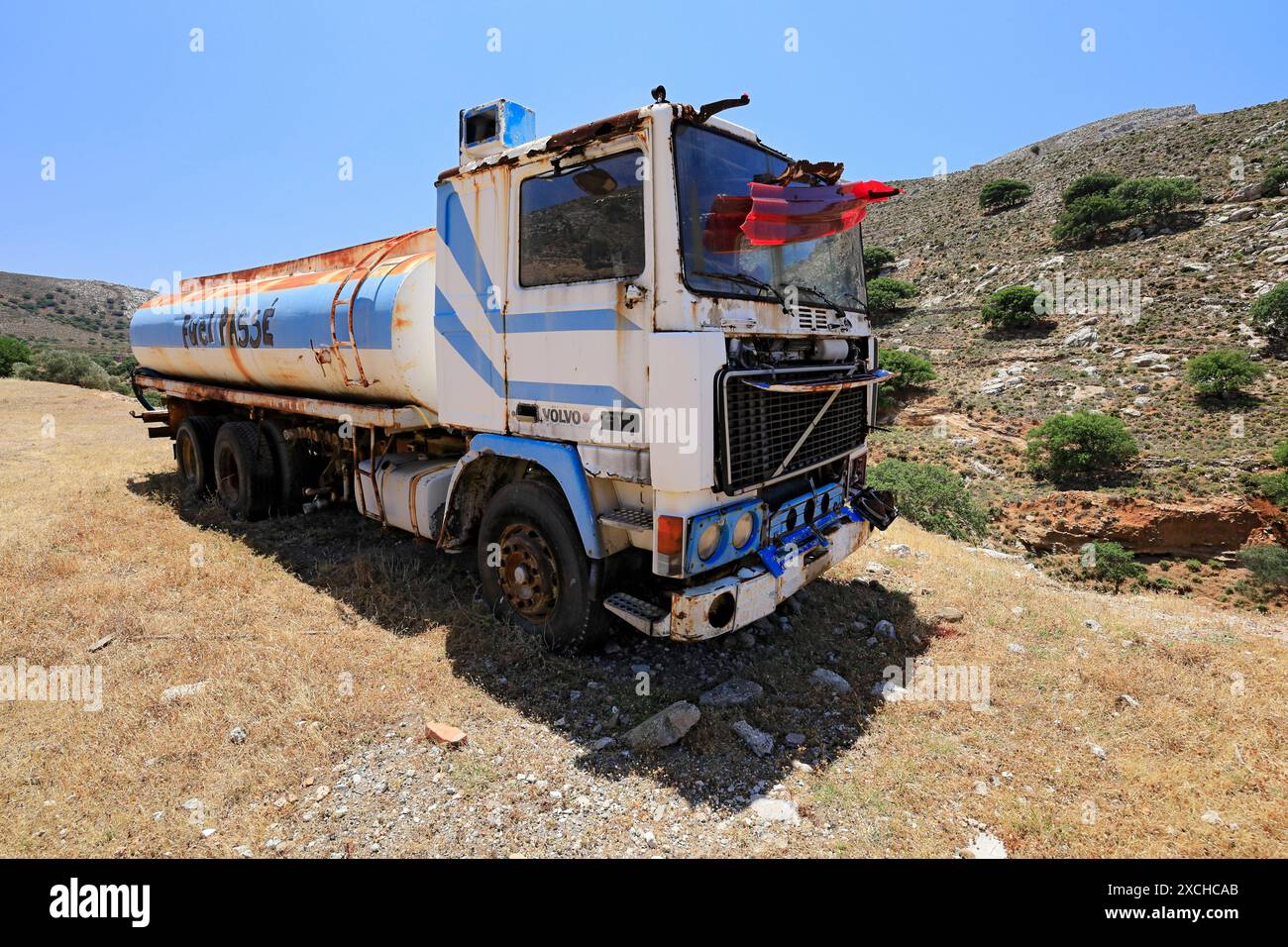 Pétrolier abandonné, Tilos, îles du Dodécanèse, sud de la mer Égée, Grèce Banque D'Images