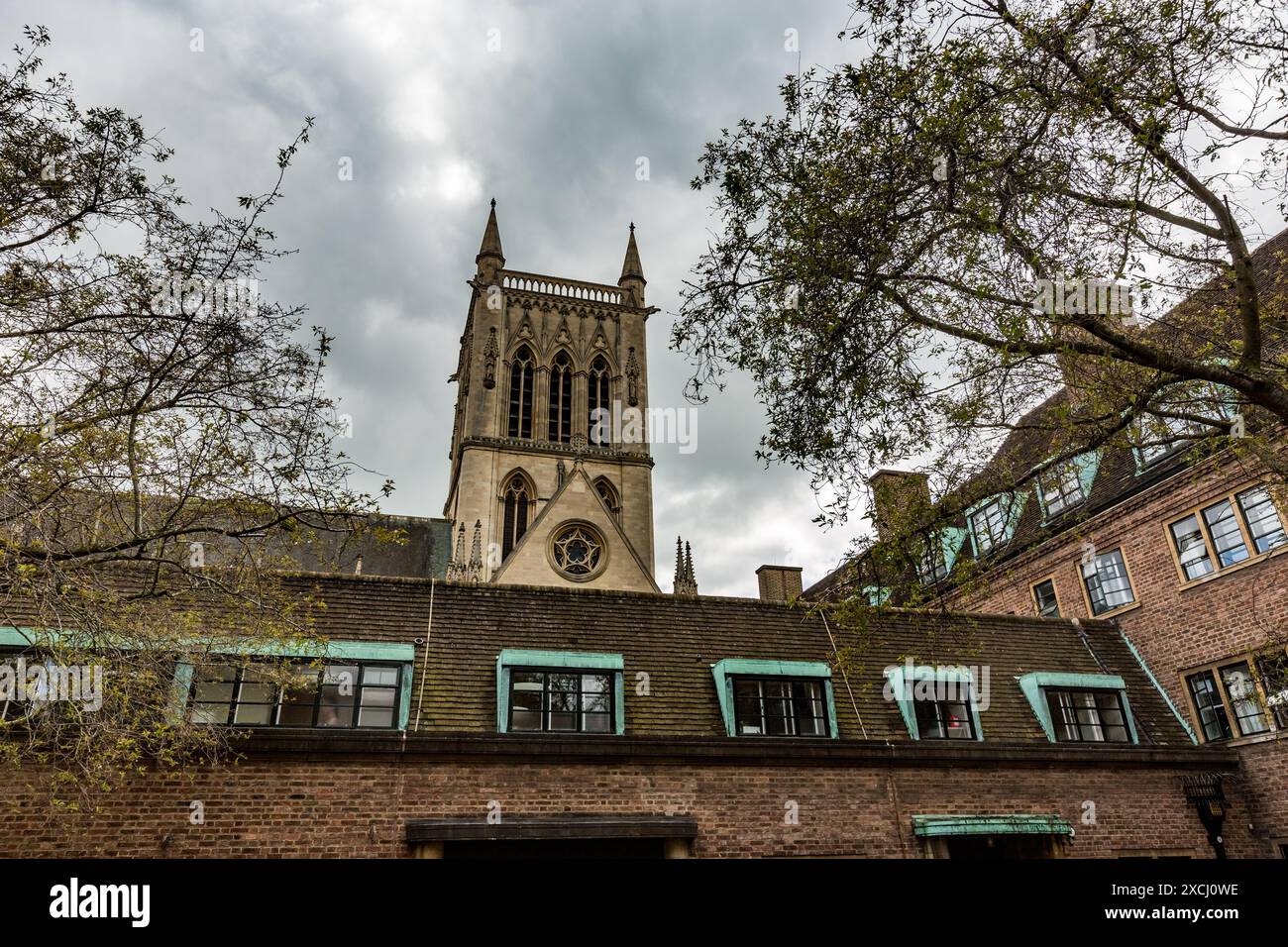 Cambridge City, Angleterre, Royaume-Uni, Royaume-Uni. Voyage, toits et tour Banque D'Images