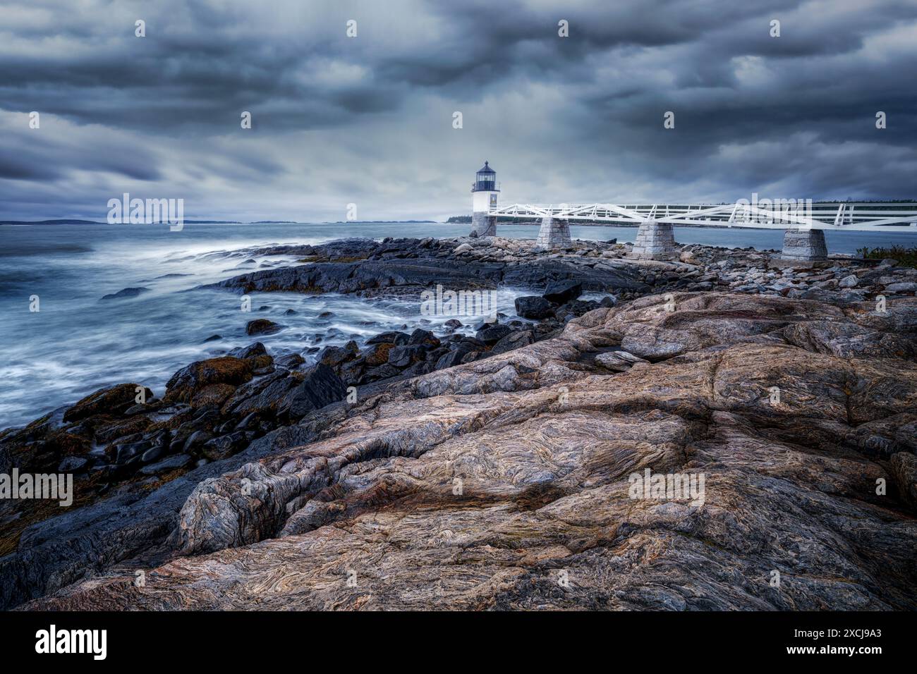 Phare de Marshall point et roches colorées. Maine Banque D'Images