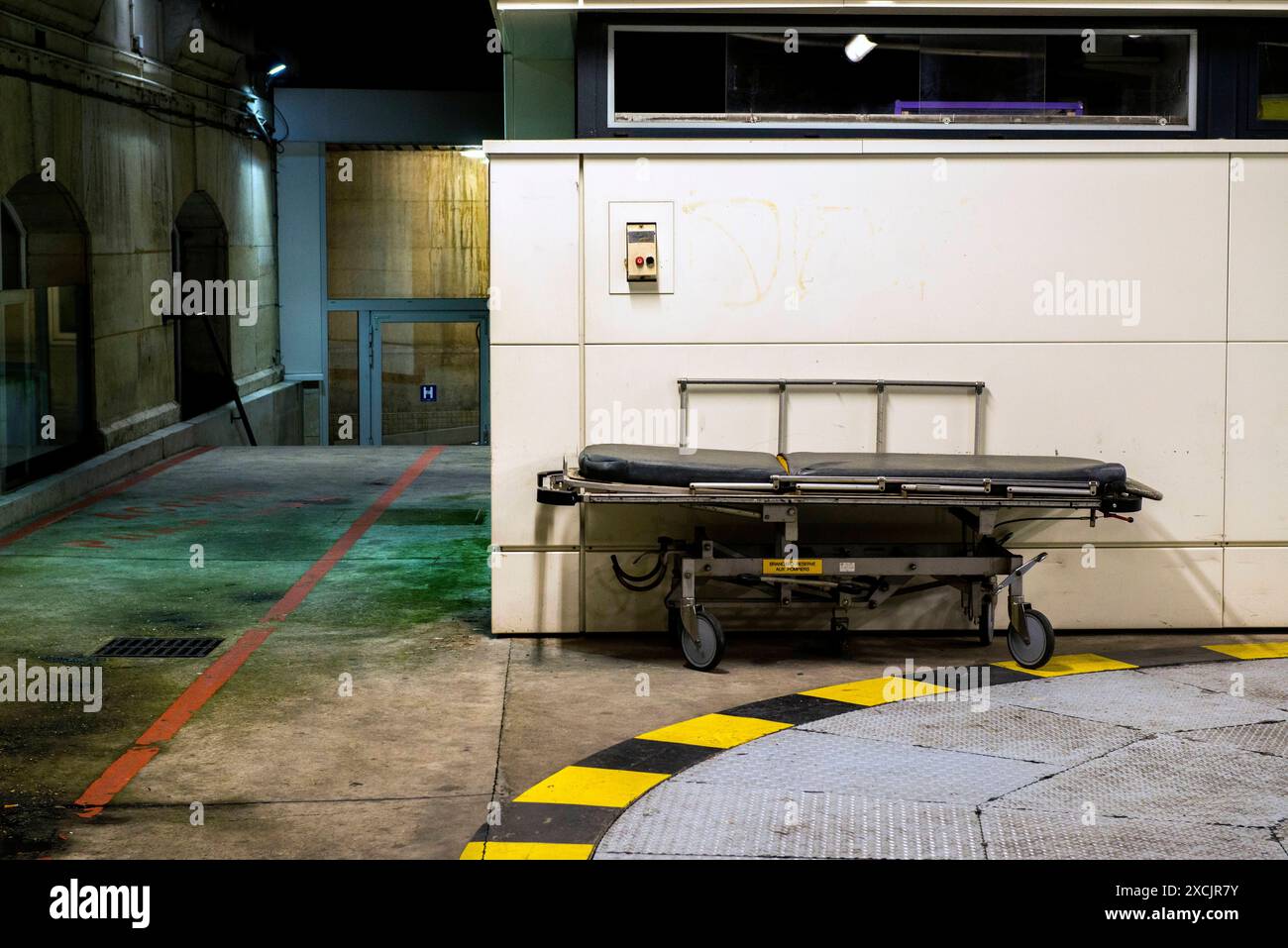 Entrée d'urgence médicale au service d'urgence médicale de l'Hopitel Hôtel-Dieu. Paris, France. Paris cite Hopitel Hotel Dieu Ile de France Copyright : xGuidoxKoppesxPhotox Banque D'Images