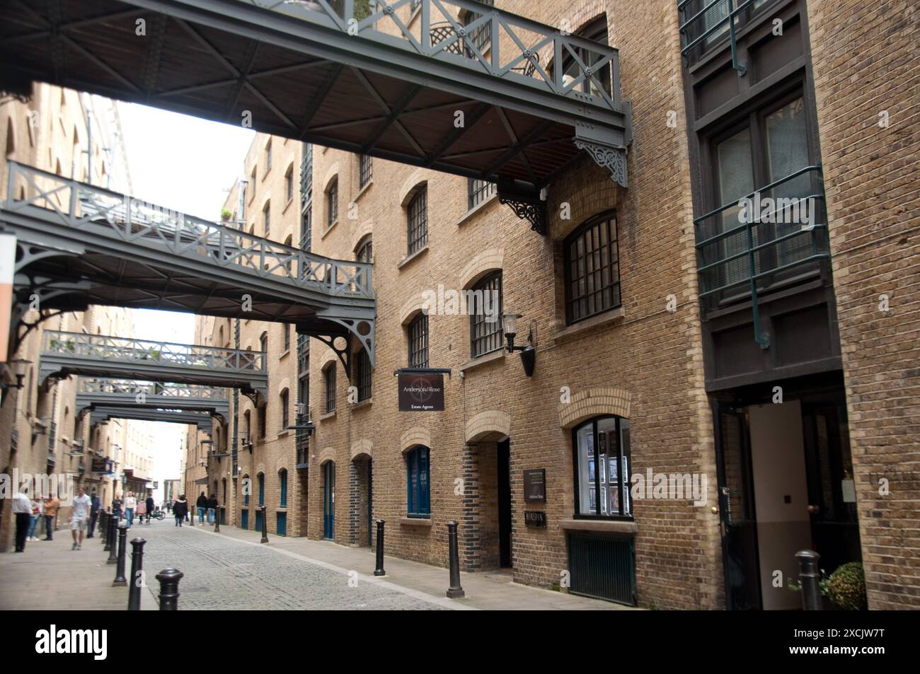Shad Thames, Bermondsey, Southwark, Londres, Royaume-Uni. Shad Thames est une rue historique au bord de la rivière à côté de Tower Bridge à Bermondsey, Londres, Angleterre, et est Banque D'Images