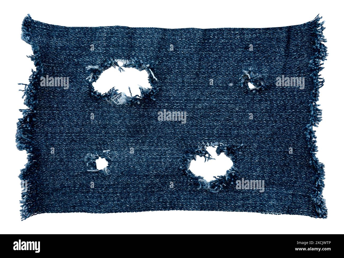 Morceau de denim déchiré sur un fond blanc. Texture denim Banque D'Images Morceau de denim déchiré sur un fond blanc. Texture denim Banque D'Images