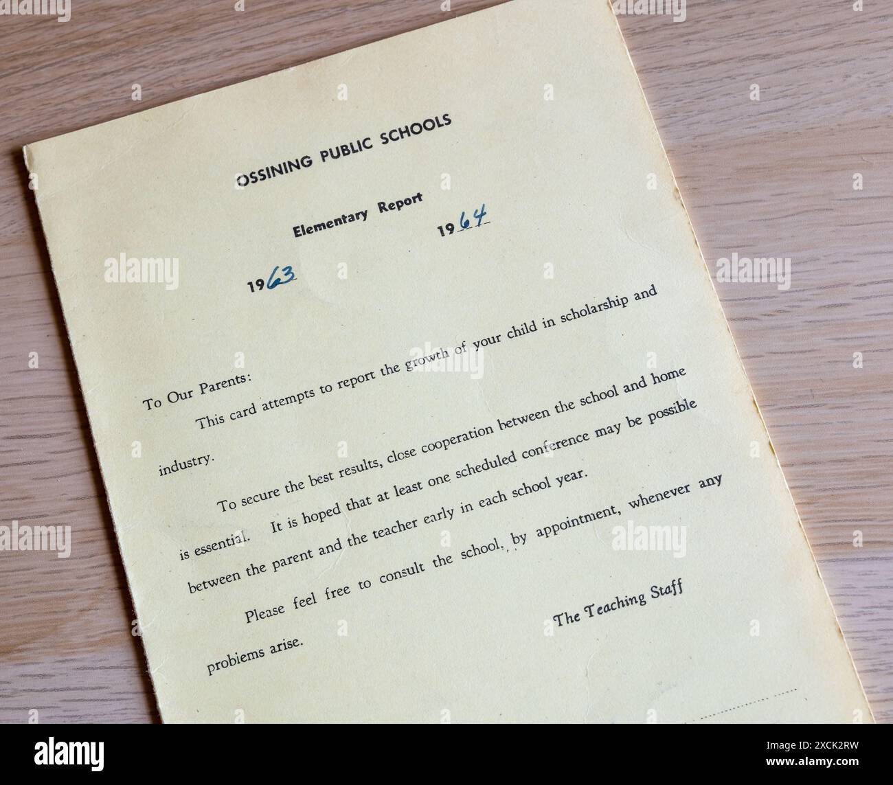 Un bulletin d'études primaires, primaires ou élémentaires daté de 1963-1964 pour Ossining public School, New York, États-Unis Banque D'Images