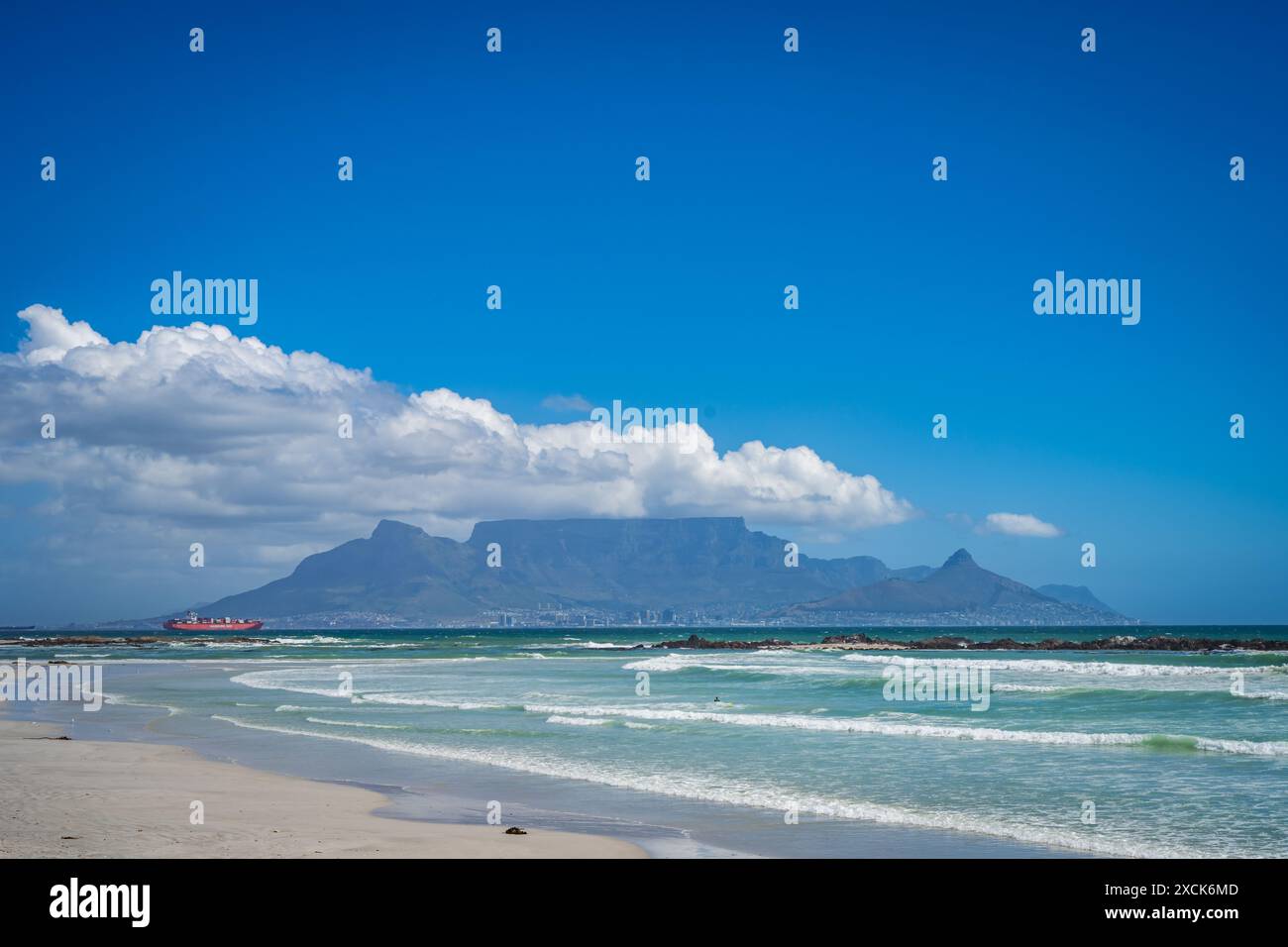 Vue de Big Bay Blouberg sur table Mountain au Cap, Afrique du Sud. Banque D'Images