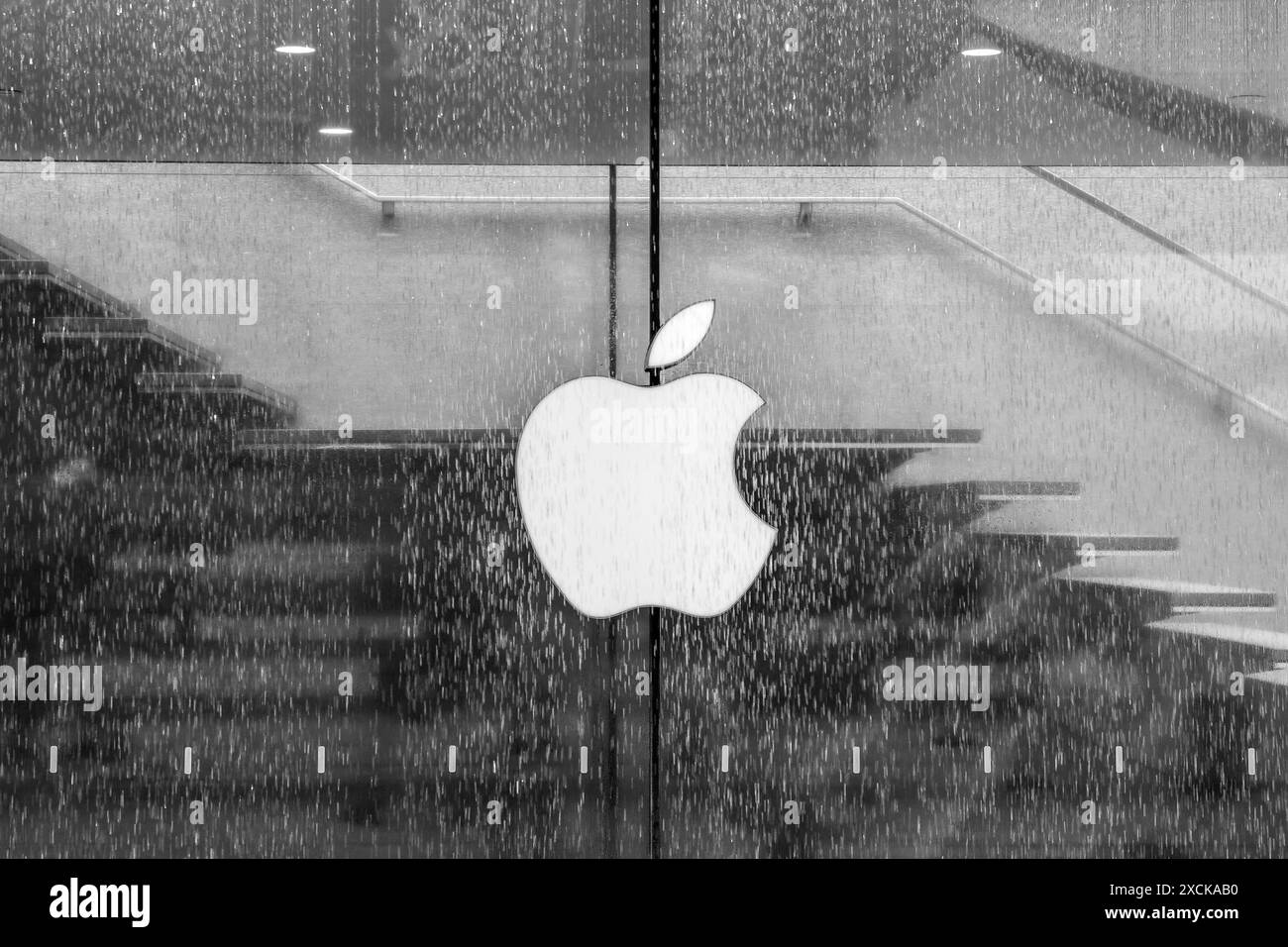 Détail du cristal du magasin phare Apple à Piazza Liberty, Milan, Lombardie, Italie Banque D'Images