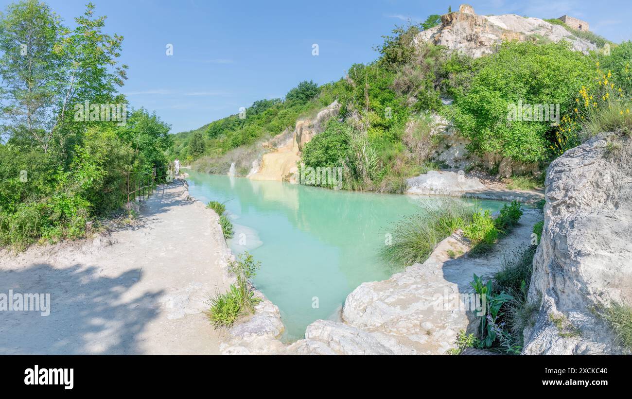 Parco dei Mulini en Toscane, Italie ; 17 juin 2024 - ici, vous pouvez vous détendre à une source d'eau chaude naturelle. Banque D'Images