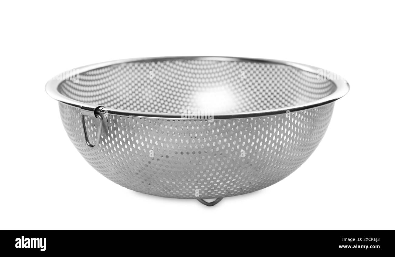 Un tamis métallique isolé sur blanc. Ustensile de cuisson Banque D'Images