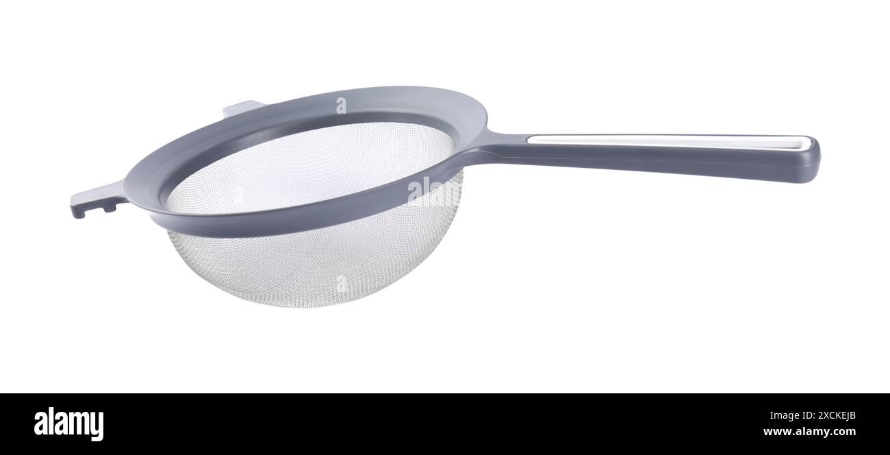 Un tamis métallique isolé sur blanc. Ustensile de cuisine Banque D'Images