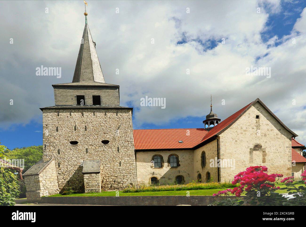 Die Evangelisch-lutherische selon Martinskirche in Lühnde/Algermissen Kreis Hildesheim - gesehen am 17.06.2024 *** The Evangelical Lutheran selon Martins Church in Lühnde Algermissen district Hildesheim vu le 17 06 2024 Banque D'Images