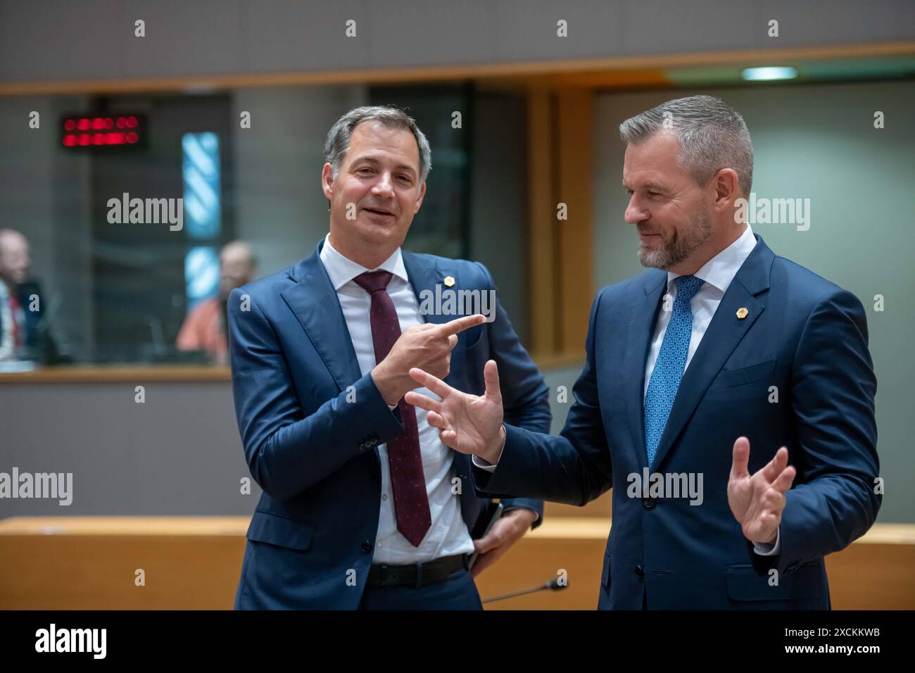 BRUXELLES - le premier ministre sortant de Belgique Alexander de Croo et le président de la République slovaque Peter Pellegrini à la table ronde du sommet informel de l'UE. Au cours de la réunion, les discussions porteront notamment sur les résultats des élections européennes et le recrutement des postes les plus élevés. ANP JONAS roosens pays-bas OUT - belgique OUT Banque D'Images