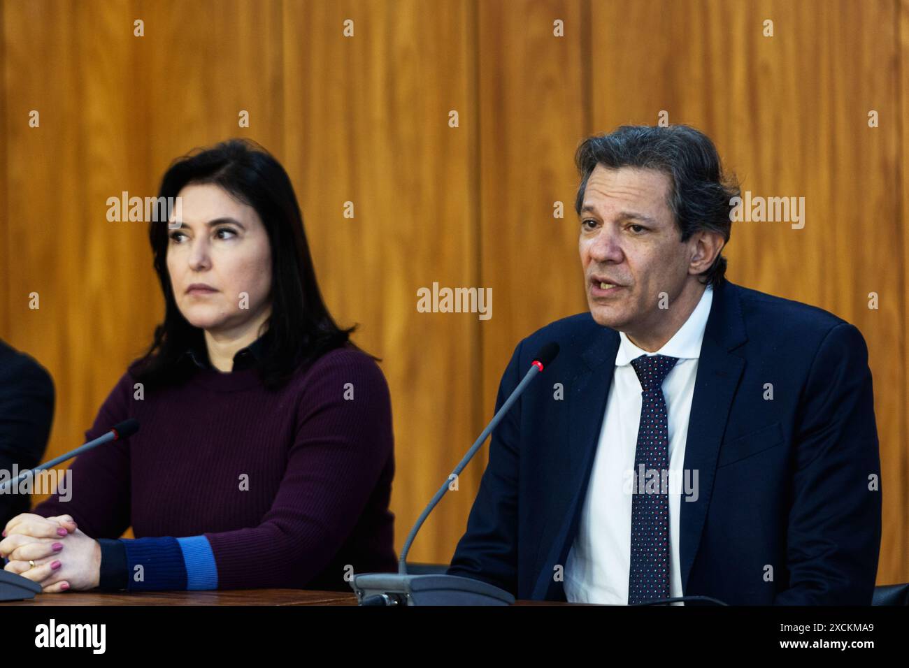 Brasilia, Distrito Federal, Brésil. 17 juin 2024. Brasilia (DF), 06/17/2024 - le ministre des Finances, Fernando Haddad et la ministre de la planification, Simone Tebet. Ils interviennent après la réunion et ont déclaré avoir parlé avec le Président Luiz Inacio Lula da Silva (PT) sur la trajectoire des dépenses publiques, au Palacio do Planalto à Brasilia, ce lundi 17 juin 2024. (Foto : Wallace Martins/Thenews2/Zumapress) (image crédit : © Wallace Martins/TheNEWS2 via ZUMA Press Wire) USAGE ÉDITORIAL SEULEMENT! Non destiné à UN USAGE commercial ! Banque D'Images