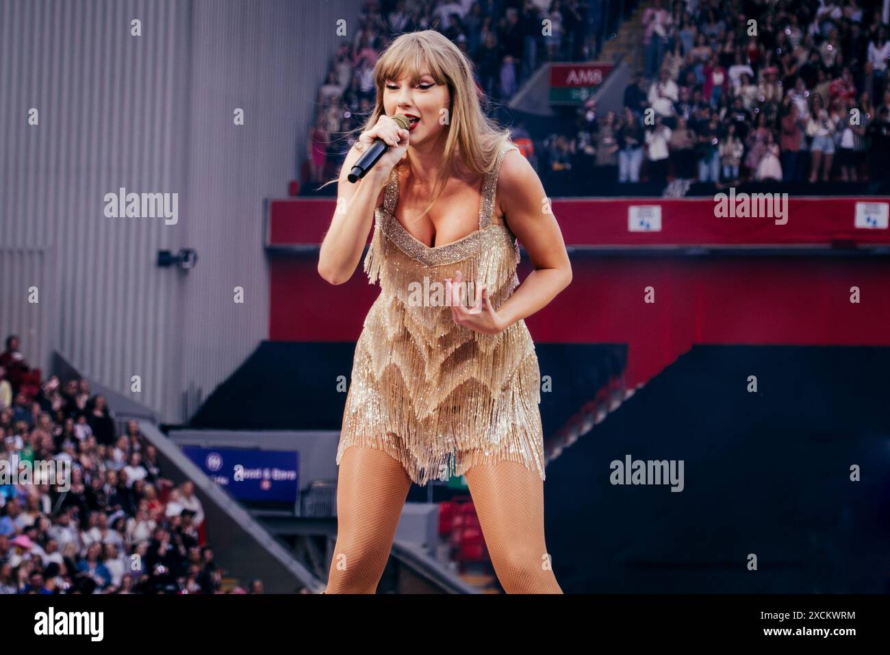 14 juin 2024 - Liverpool, Royaume-Uni : Taylor Swift se produit au stade de football d'Anfield pendant l'Eras Tour. Crédit photo : Thomas Jackson Banque D'Images