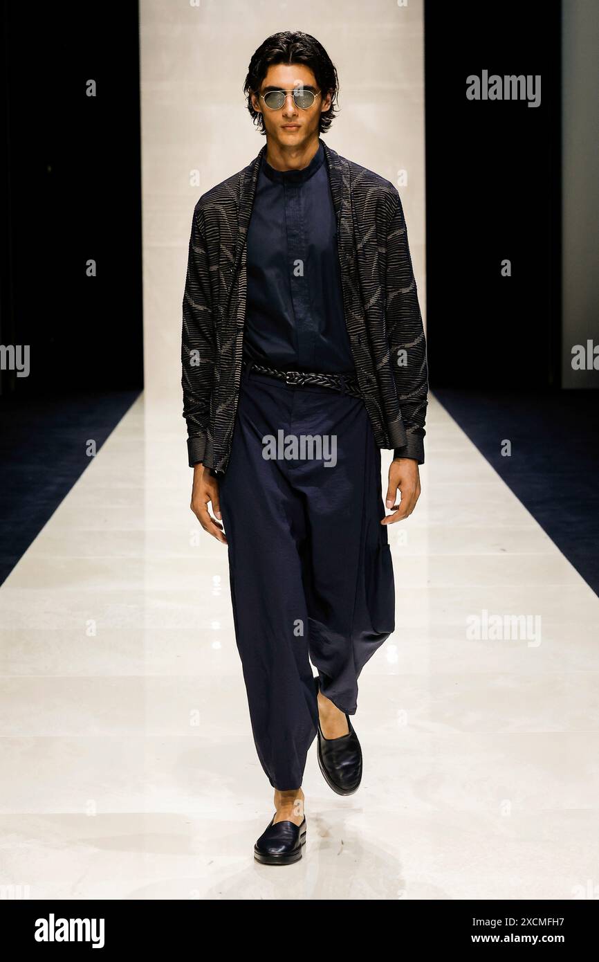 Milan, Italien. 17 juin 2024. GIORGIO ARMANI hommes printemps/été 2025 défilé pendant la semaine de la mode de Milan Menswear le 2024 juin - Milan, Italie 17/06/2024 crédit : dpa/Alamy Live News Banque D'Images