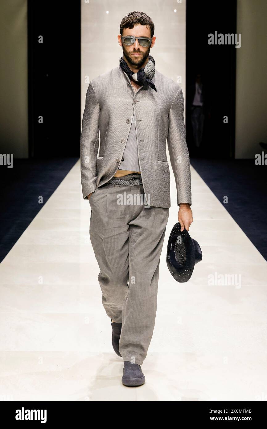 Milan, Italien. 17 juin 2024. GIORGIO ARMANI hommes printemps/été 2025 défilé pendant la semaine de la mode de Milan Menswear le 2024 juin - Milan, Italie 17/06/2024 crédit : dpa/Alamy Live News Banque D'Images