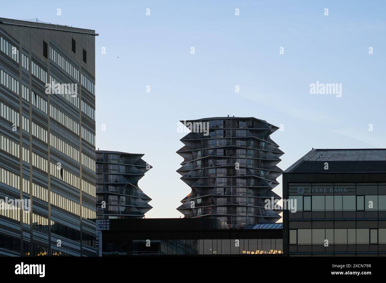 Bâtiments à Copenhague pendant le coucher du soleil, lumière du soir. Banque D'Images