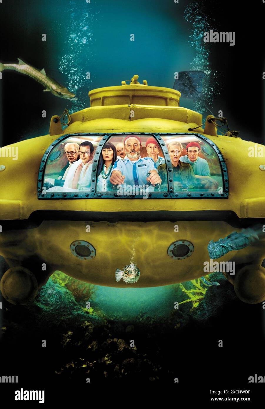 The Life Aquatic avec Steve Zissou année : 2004 USA réalisateur : Wes Anderson Michael Gambon, Anjelica Huston, Bill Murray, Cate Blanchett, Willem Dafoe restreint à un usage éditorial. Voir légende pour plus d'informations sur les restrictions. Il est interdit de reproduire la photographie hors contexte de la promotion du film. Il doit être crédité à la Société cinématographique et/ou au photographe désigné ou autorisé par/autorisé sur le plateau par la Société cinématographique. Réservé à un usage éditorial. Photo12 n'accorde pas de droits de publicité aux personnes représentées. Crédit : Photo12/7e Art/Touchstone Pictures Banque D'Images