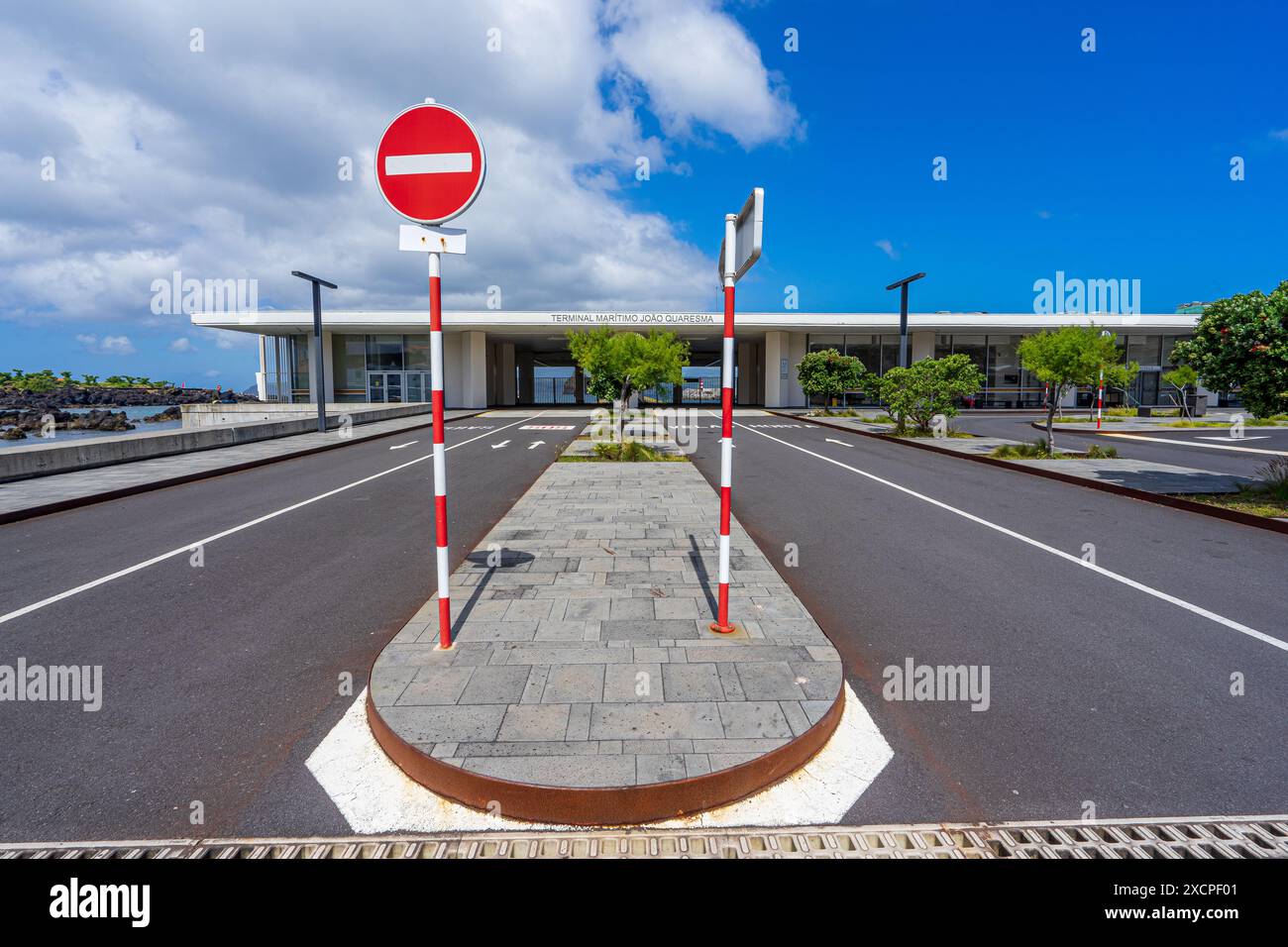 Porte d'accès pour les véhicules à moteur en ferry de l'île de Pico à Faial et l'île de Sao Jorge, Joao Quaresma terminal maritime.Pico-açores-Portugal. Banque D'Images