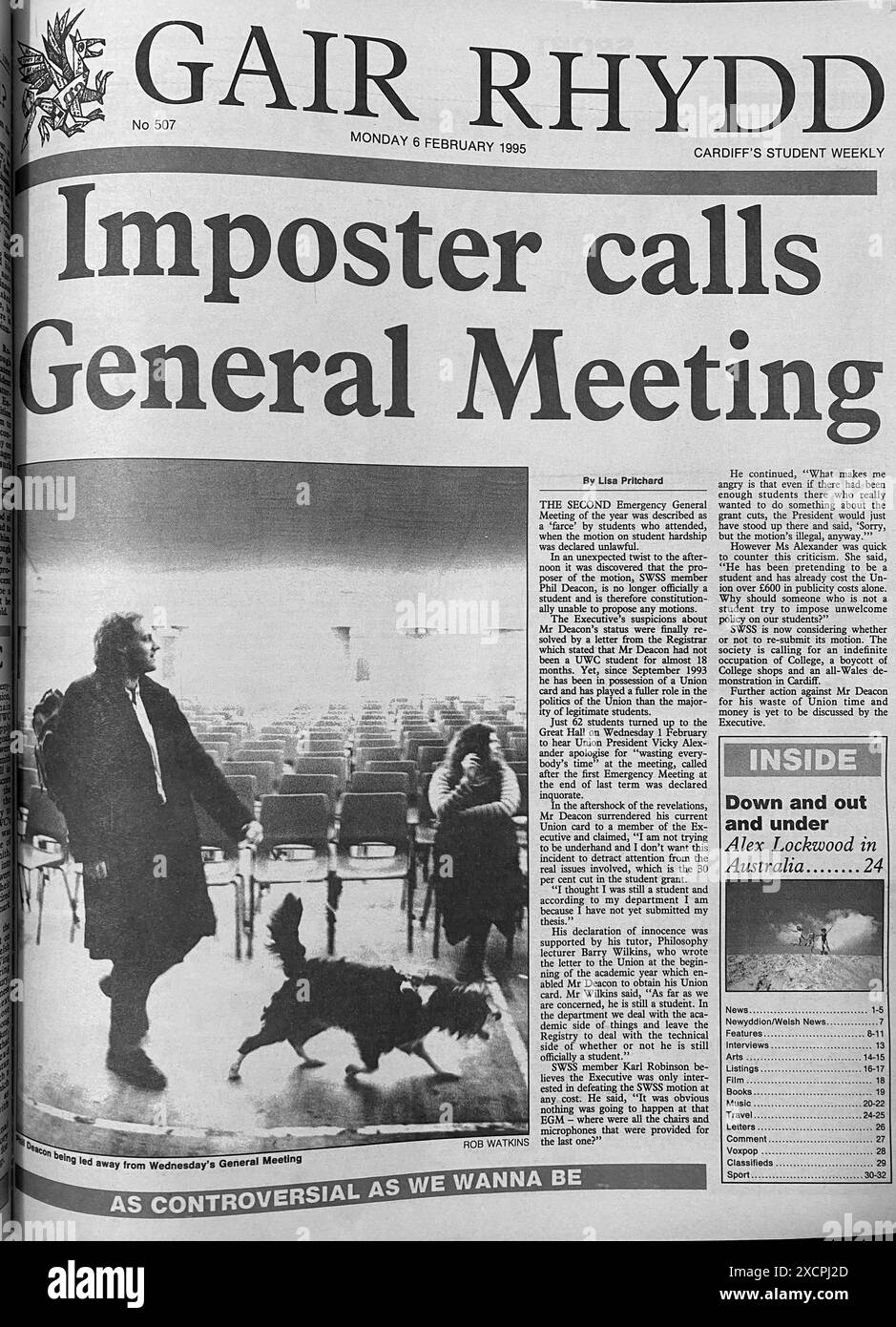 PHOTOS DE DOSSIER – CARDIFF, PAYS DE GALLES, Royaume-Uni - 6 FÉVRIER 1995 : recueillez l'image de la présidente de l'Union Vicky Alexander citée dans un article en première page du journal étudiant de Cardiff Gair Rhydd au sujet d'une Assemblée générale d'urgence. INFO : Vicky Alexander – Victoria Alexander, maintenant Lady Victoria Starmer – a fait partie de l’équipe de direction du Syndicat des étudiants de l’Université de Cardiff en tant qu’agente de l’éducation et du bien-être social (1993-94) et présidente (1994-95). Il peut y avoir des imperfections dans ce négatif d'archive vieux de 30 ans. Photo : Rob Watkins/Alamy Live News Banque D'Images