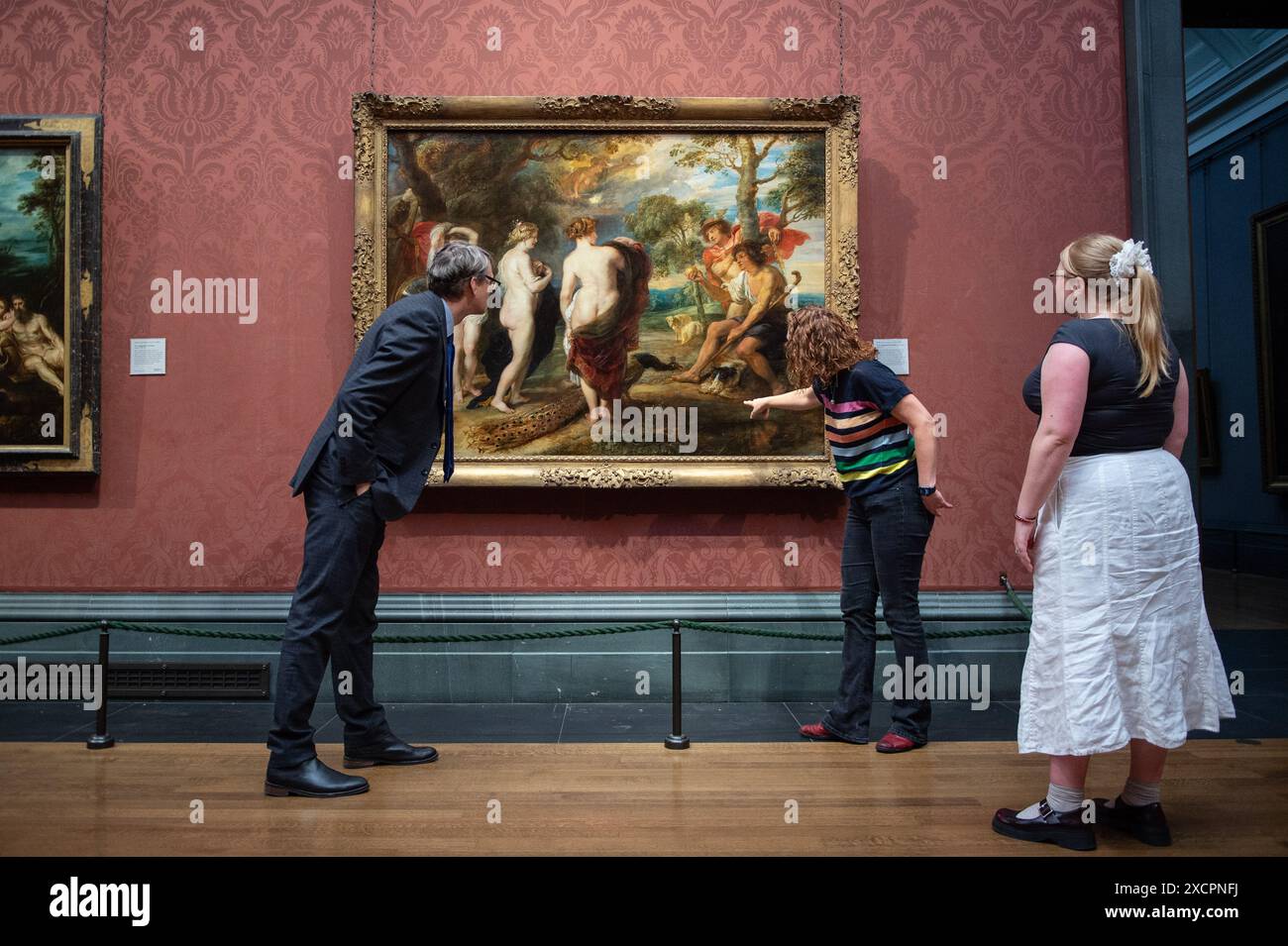 Londres, Angleterre, Royaume-Uni. 18 juin 2024. Après une restauration de 14 mois effectuée dans le département de conservation de la Galerie, le jugement de Paris de Rubens (probablement 1632'''5) revient au public le 18 juin 2024. Ce chef-d'œuvre, peint par Peter Paul Rubens (1577'''1640) dans la dernière décennie de sa vie, représente Paris faisant son choix entre les déesses Vénus, Minerve et Junon. La restauration révèle de nouvelles découvertes sur cette pièce importante au sein de la collection de la Galerie nationale. (Crédit image : © Thomas Krych/ZUMA Press Wire) USAGE ÉDITORIAL SEULEMENT! Pas pour Commerc Banque D'Images