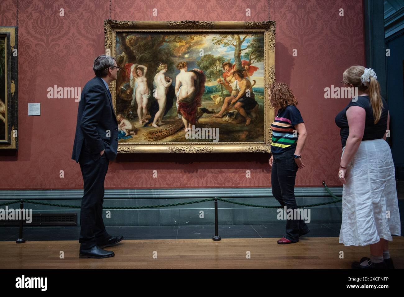 Londres, Angleterre, Royaume-Uni. 18 juin 2024. Après une restauration de 14 mois effectuée dans le département de conservation de la Galerie, le jugement de Paris de Rubens (probablement 1632'''5) revient au public le 18 juin 2024. Ce chef-d'œuvre, peint par Peter Paul Rubens (1577'''1640) dans la dernière décennie de sa vie, représente Paris faisant son choix entre les déesses Vénus, Minerve et Junon. La restauration révèle de nouvelles découvertes sur cette pièce importante au sein de la collection de la Galerie nationale. (Crédit image : © Thomas Krych/ZUMA Press Wire) USAGE ÉDITORIAL SEULEMENT! Pas pour Commerc Banque D'Images