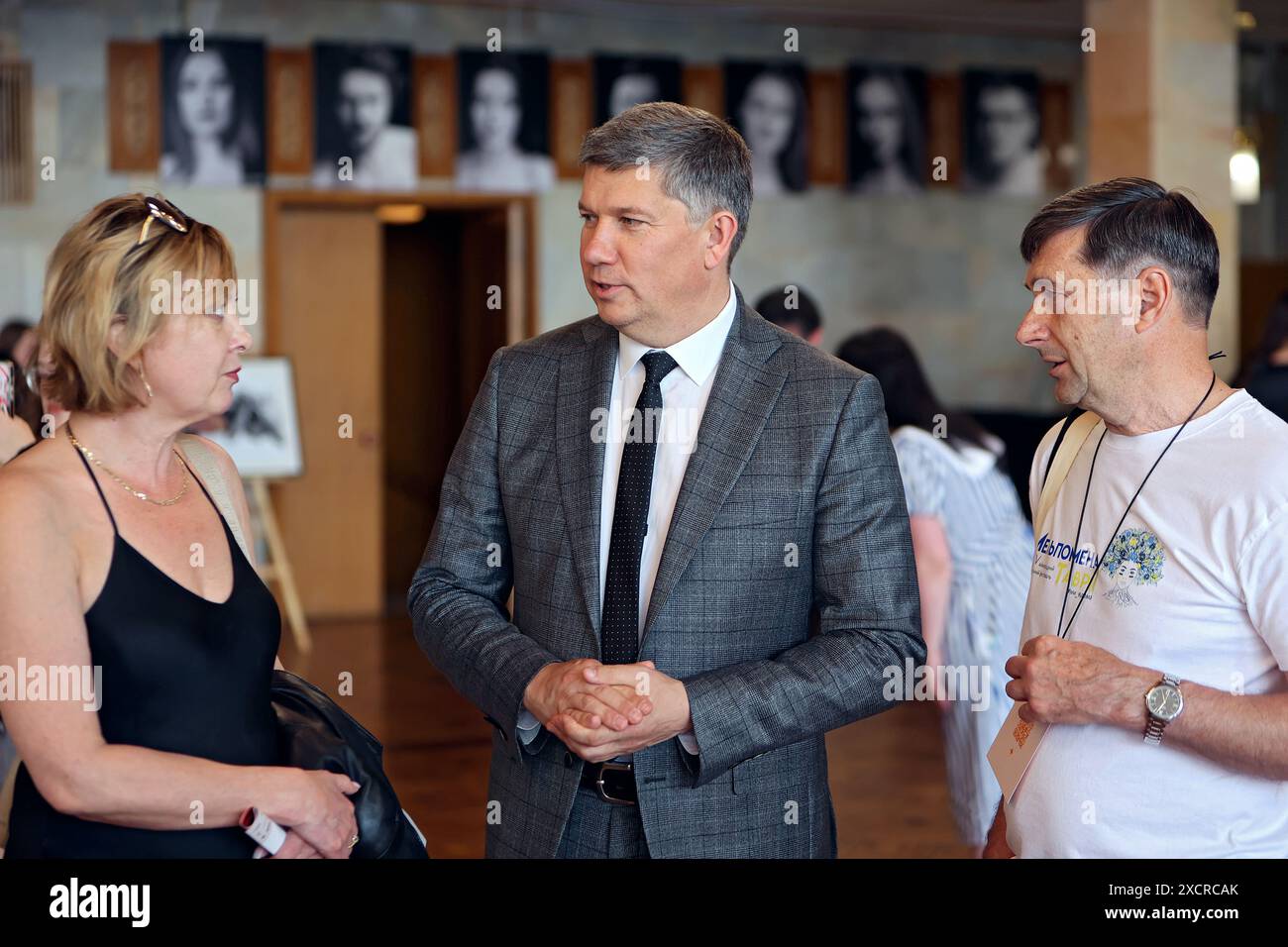 Ivano Frankivsk, Ukraine. 17 juin 2024. Rostyslav Karandieiev, ministre ukrainien de la culture et de la politique de l'information, assistera au premier festival ukrainien Shakespeare à Ivano-Frankivsk, Ukraine, le 17 juin 2024. Cette photo ne peut pas être distribuée en Fédération de Russie. INUTILE RUSSIE. AUCUNE UTILISATION BIÉLORUSSIE. (Photo par Ukrinform/NurPhoto) crédit : NurPhoto SRL/Alamy Live News Banque D'Images