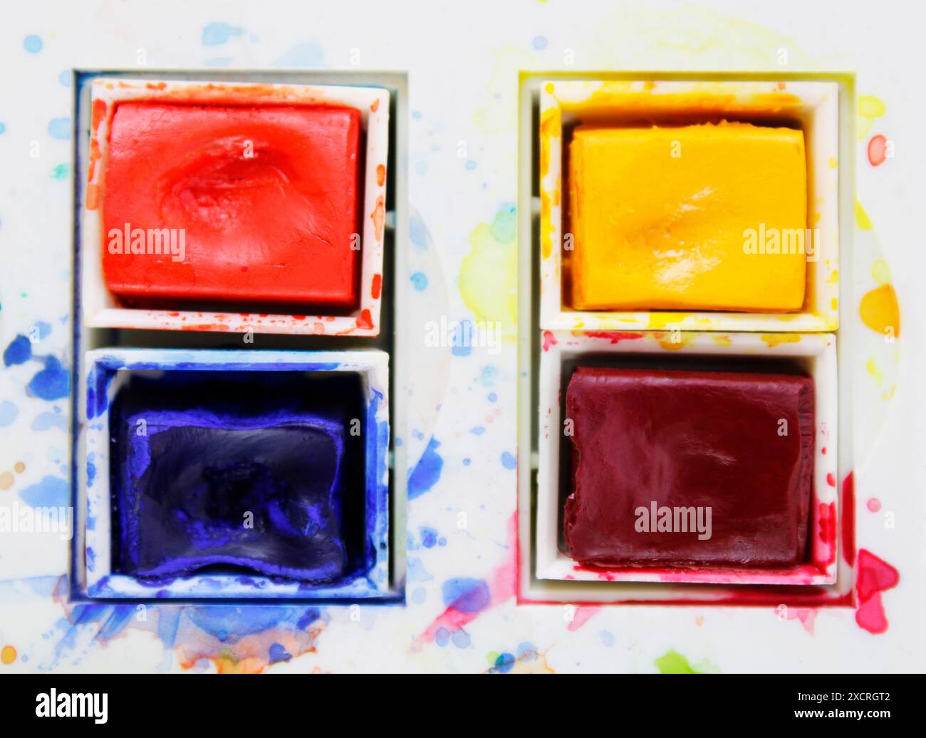 Quatre couleurs d'aquarelle utilisée avec des éclaboussures Banque D'Images