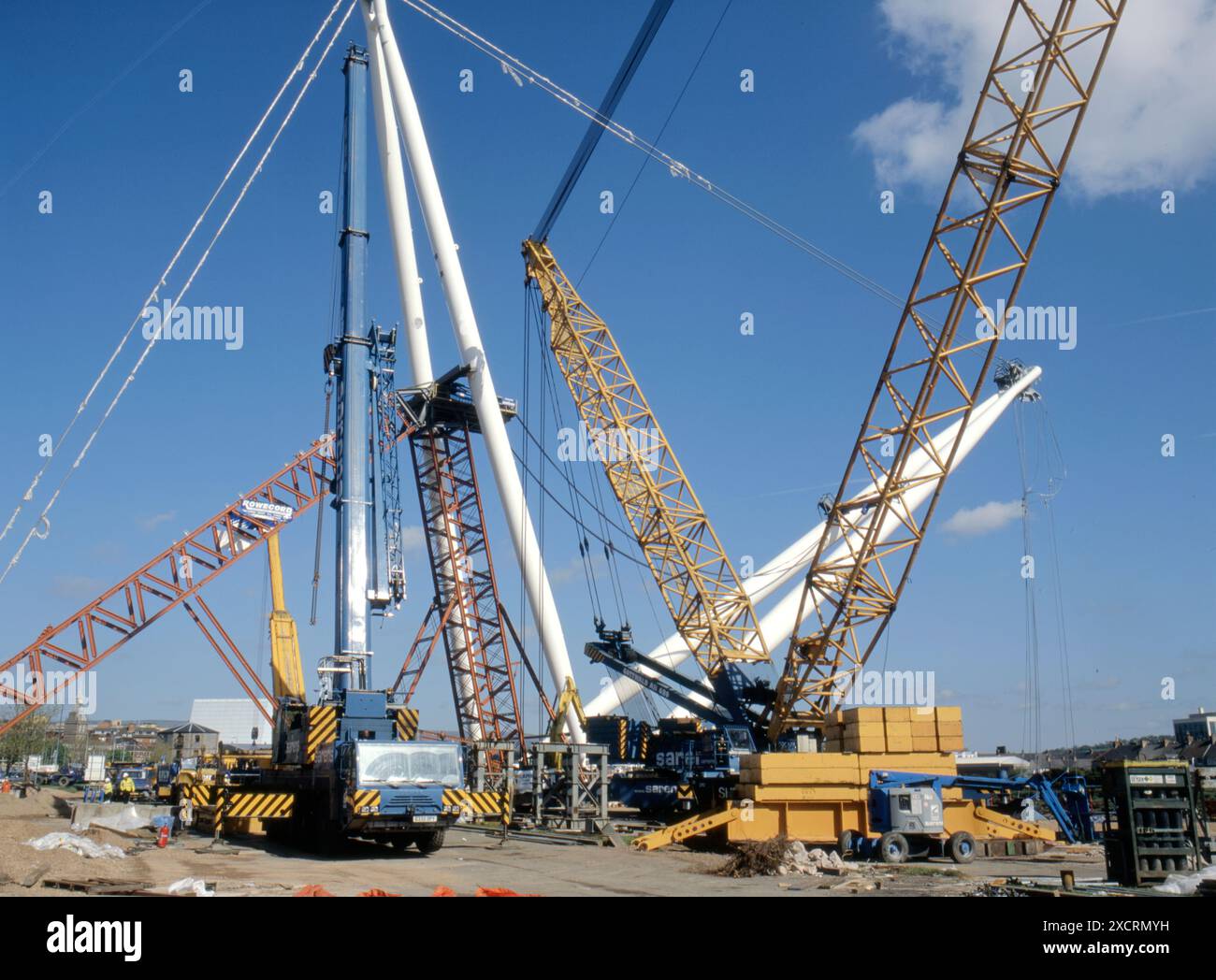 Le câble piétonnier emblématique est resté passerelle en construction sur la rivière Usk à Newport, Gwent Banque D'Images