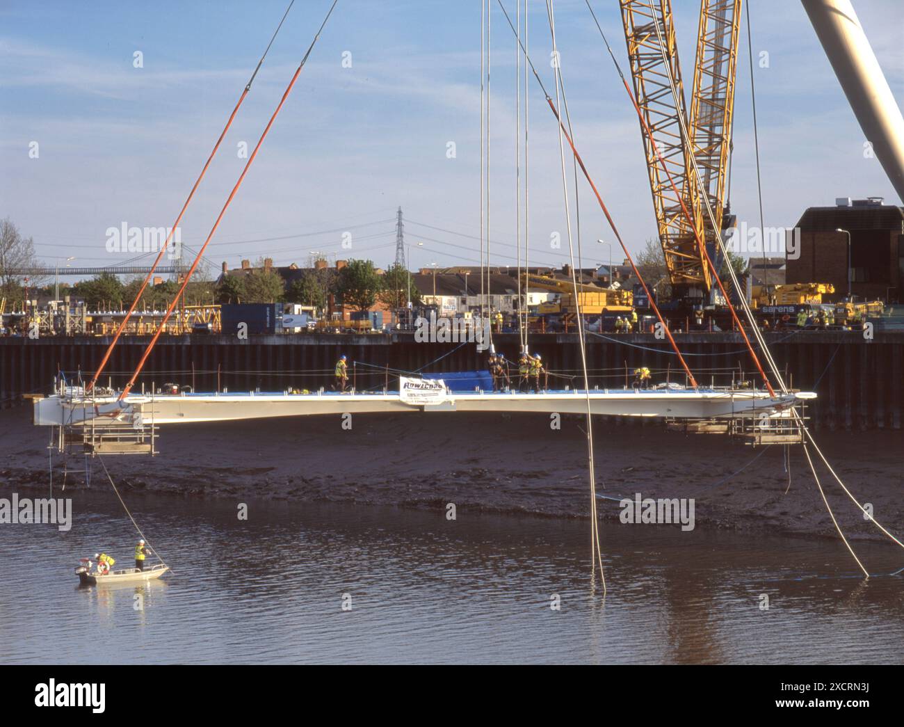 Le câble piétonnier emblématique est resté passerelle en construction sur la rivière Usk à Newport, Gwent Banque D'Images