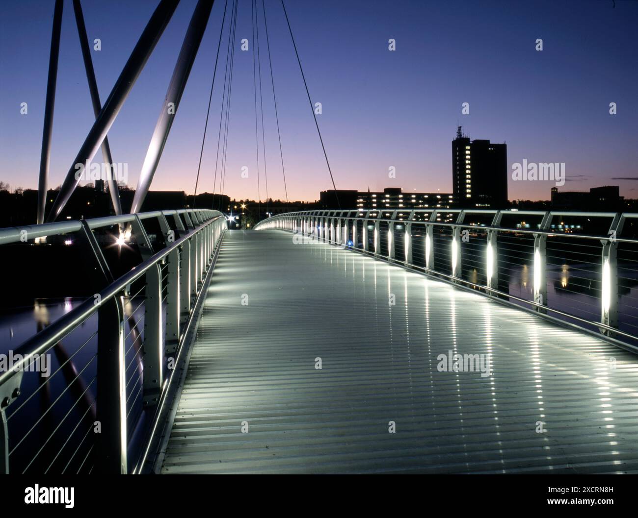 Le câble piétonnier emblématique est resté passerelle sur la rivière Usk à Newport, Gwent Banque D'Images