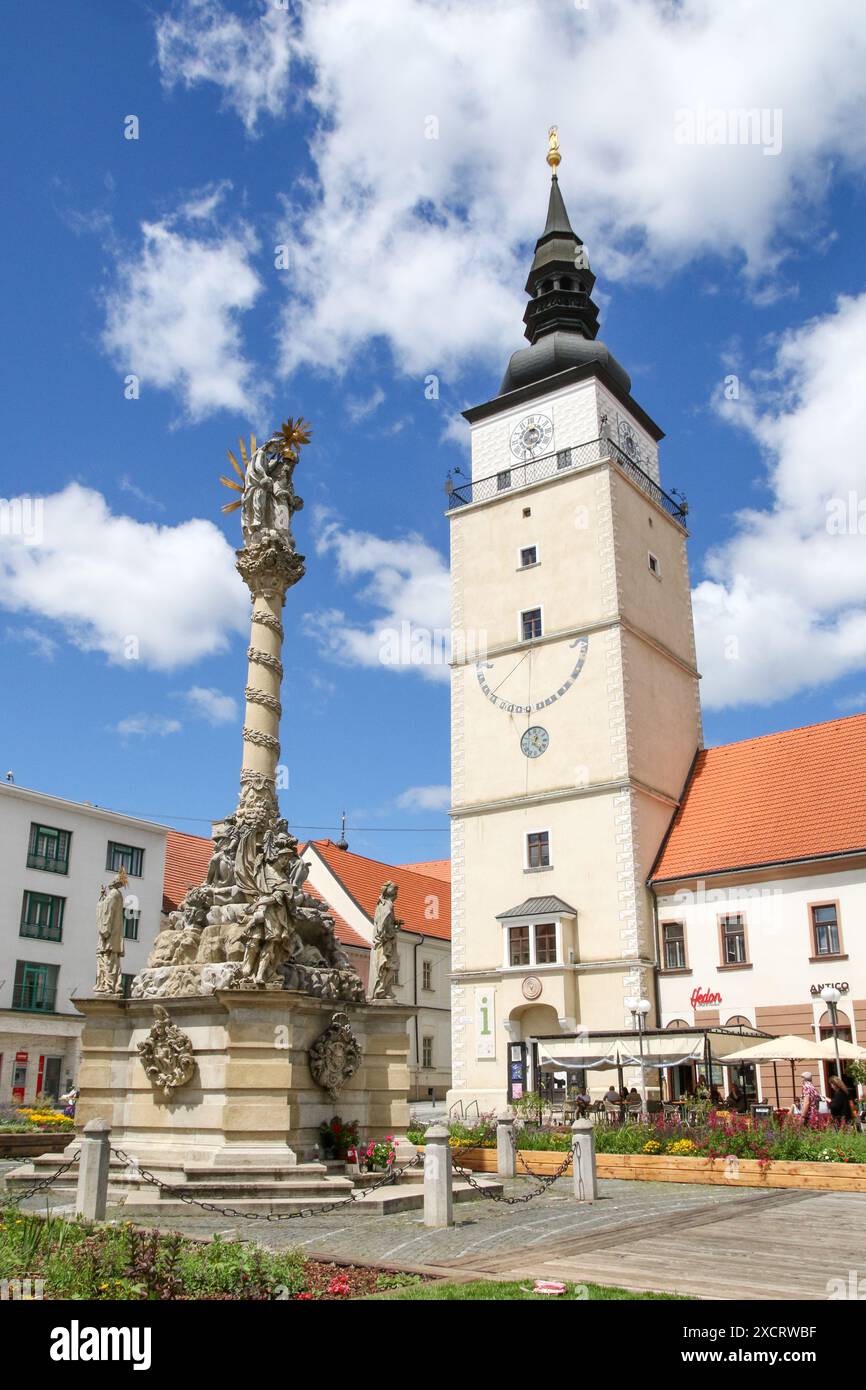 Colonne de la Sainte Trinité et église de la Trinité à Trnava, Slovaquie Banque D'Images
