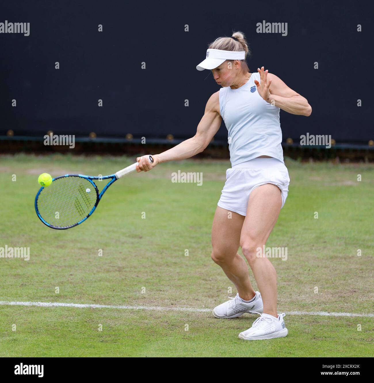 18 juin 2024 ; Edgbaston Priory Club, Birmingham, Angleterre : Rothesay Tennis Classic Birmingham, jour 2 ; Yulia Putintseva (KAZ) dans son match en simple féminin contre Clara Burel (FRA) Banque D'Images