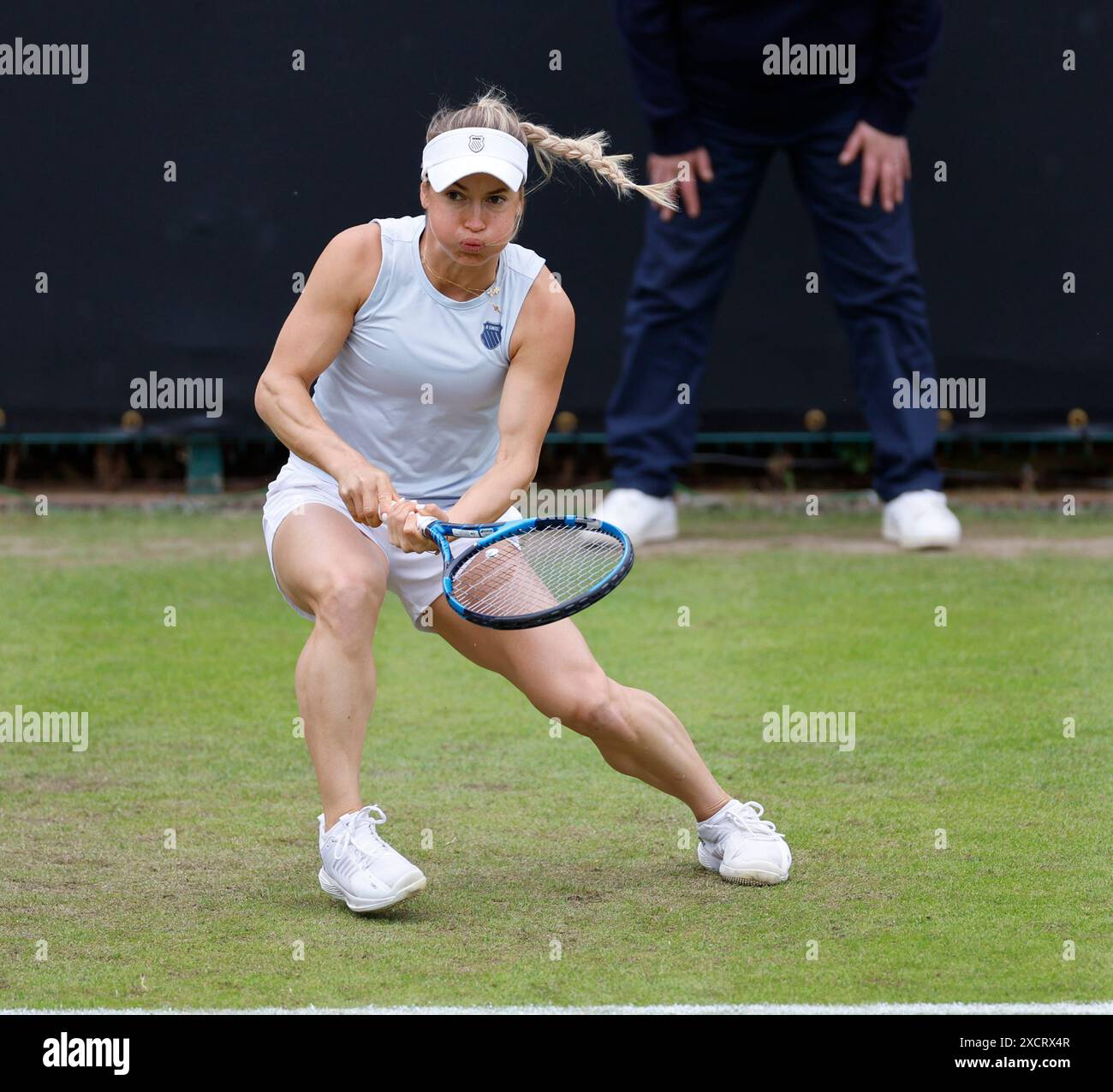 18 juin 2024 ; Edgbaston Priory Club, Birmingham, Angleterre : Rothesay Tennis Classic Birmingham, jour 2 ; Yulia Putintseva (KAZ) dans son match en simple féminin contre Clara Burel (FRA) Banque D'Images