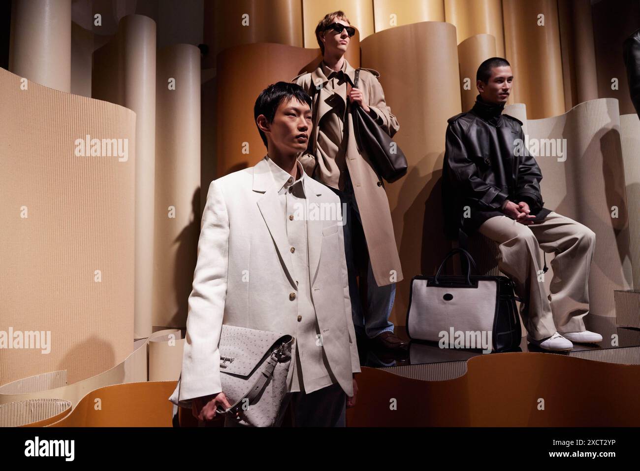 Mannequins posant à la présentation de Tod lors du Milan Menswear printemps/été 2025 le 16 juin 2024 à Milan, Italie. ©photo : Cinzia Camela. Banque D'Images