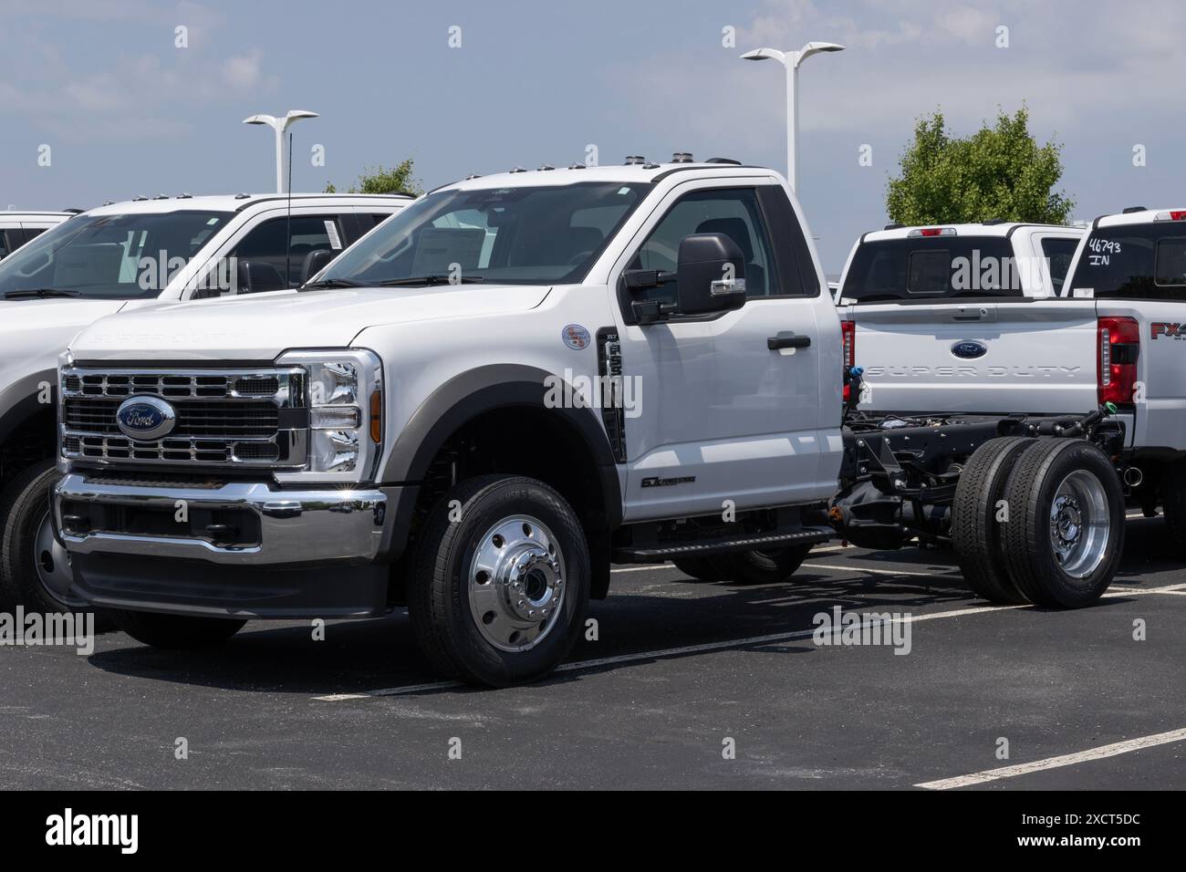 Plainfield - 16 juin 2024 : Ford F-550 XLT 4X4 châssis cabine. Ford propose la F550 avec un moteur diesel Power Stroke V8 de 6,7 L. MY:2024 Banque D'Images