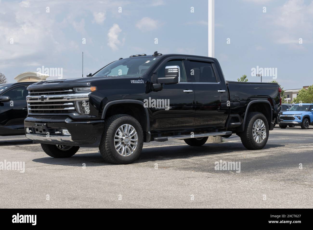 Plainfield - 16 juin 2024 : présentoir Chevrolet Silverado 2500 usagé. En raison de problèmes de prix, Chevrolet vend des camions d'occasion pour répondre à la demande. MY:2020 Banque D'Images