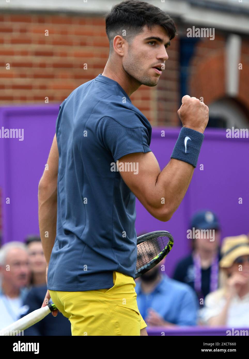 18.06.2024 Cinch Tennis Championships Queens Club London. Champion en titre et premier joueur Carlos Alcaraz ESP jouant Francisco Cerundolo ARG. Alcaraz a gagné en sets consécutifs crédit : Leo Mason ALAMY News & Sport Banque D'Images