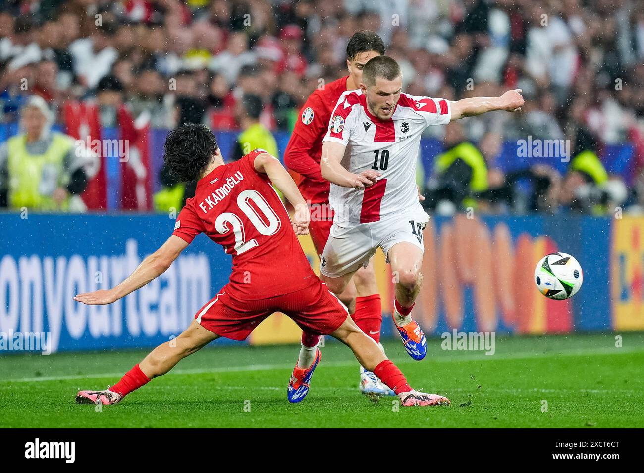 BVB Stadion, Allemagne. 18 juin 2024. Giorgi Chakvetadze (Géorgie), Ferdi Kadioglu (Turquie) lors du match de football Euro 2024 groupe F entre la Turquie et la Géorgie, une séance d'entraînement de l'équipe italienne au stade BVB de Dortmund (Allemagne), le 18 juin 2024. Crédit : Insidefoto di andrea staccioli/Alamy Live News Banque D'Images