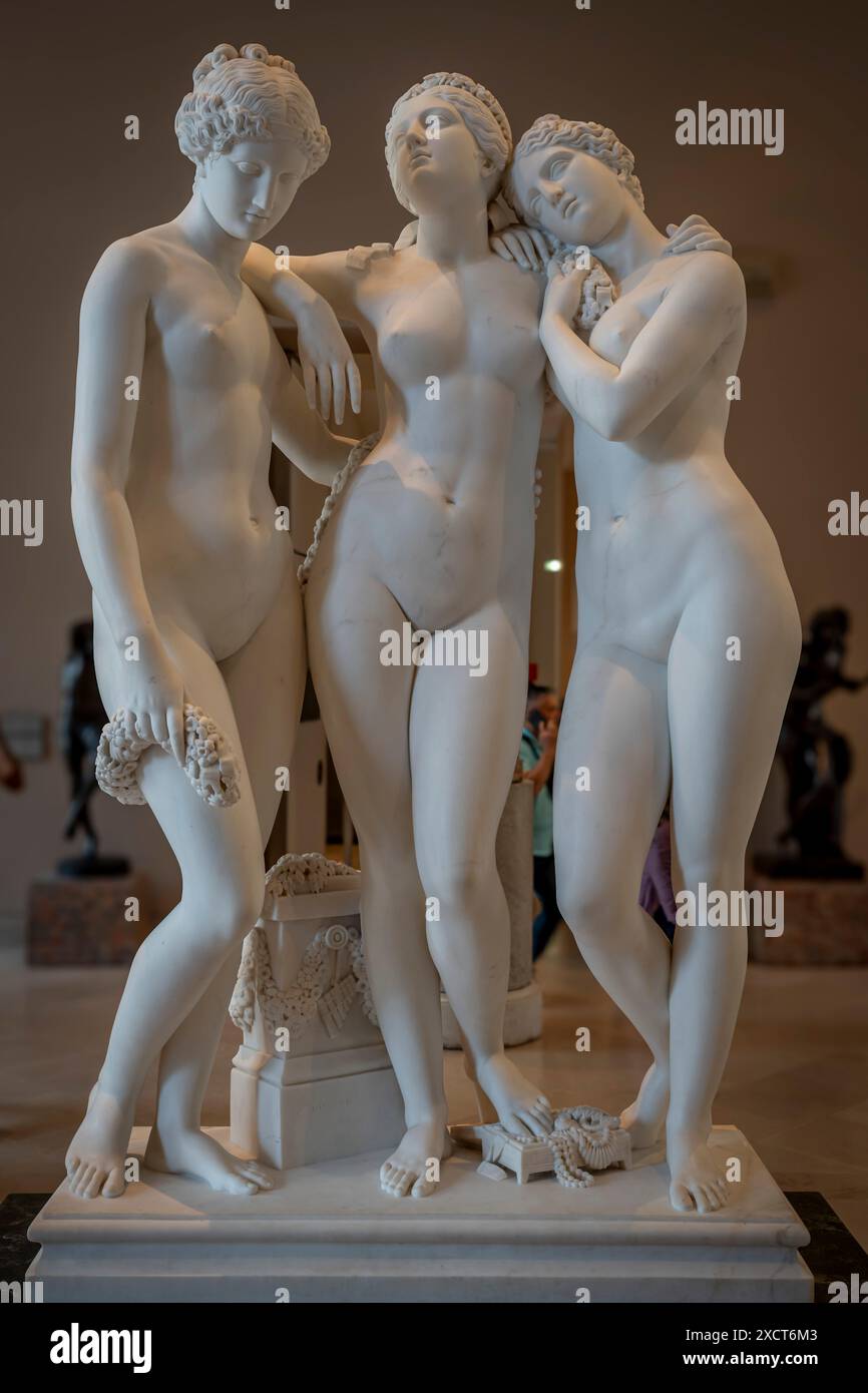 Paris, France - 06 14 2024 : Musée du Louvre. Les trois grâces sculptées par Jean-Jacques Pradier Banque D'Images