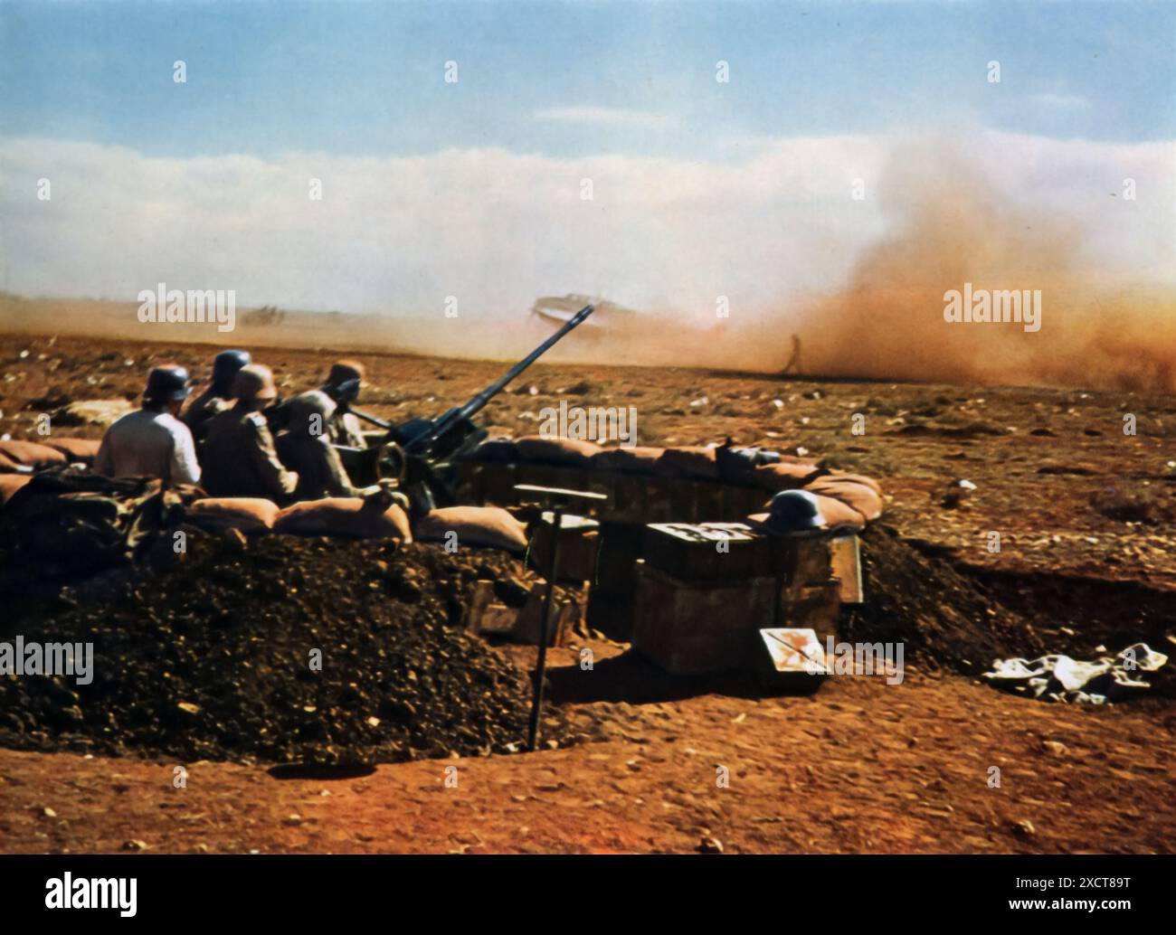 Une photographie montre un canon antiaérien léger (Flak) protégeant un aérodrome en Afrique pendant la seconde Guerre mondiale. Ces canons étaient essentiels pour se défendre contre les avions ennemis volant à basse altitude, assurant la sécurité de l'aérodrome et de ses opérations. Positionnées stratégiquement, les unités Flak légères ont joué un rôle essentiel dans le maintien de la défense aérienne et le soutien de l'efficacité globale de la Luftwaffe dans la campagne nord-africaine. Banque D'Images