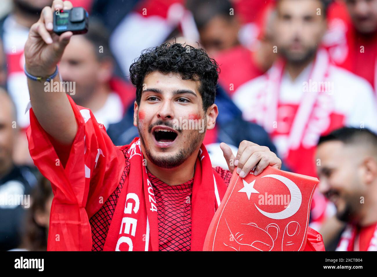 Dortmund, Allemagne. 18 juin 2024. Dortmund, Allemagne, 18 juin 2024 : fan de Turkiye lors du match de football UEFA EURO 2024 Allemagne du Groupe F entre Turkiye et la Géorgie au BVB Stadion Dortmund à Dortmund, Allemagne. (Daniela Porcelli/SPP) crédit : SPP Sport Press photo. /Alamy Live News Banque D'Images